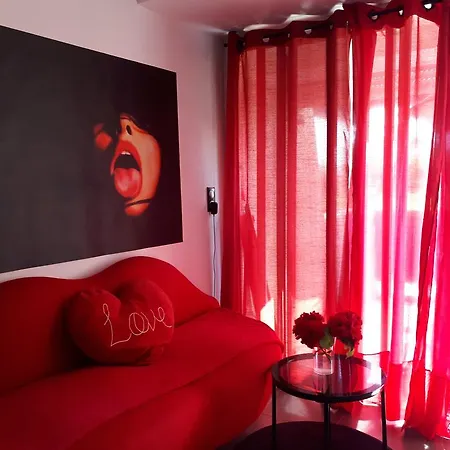 La Cage Village Naturiste אגדה