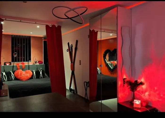 La Cage Village Naturiste * アグド